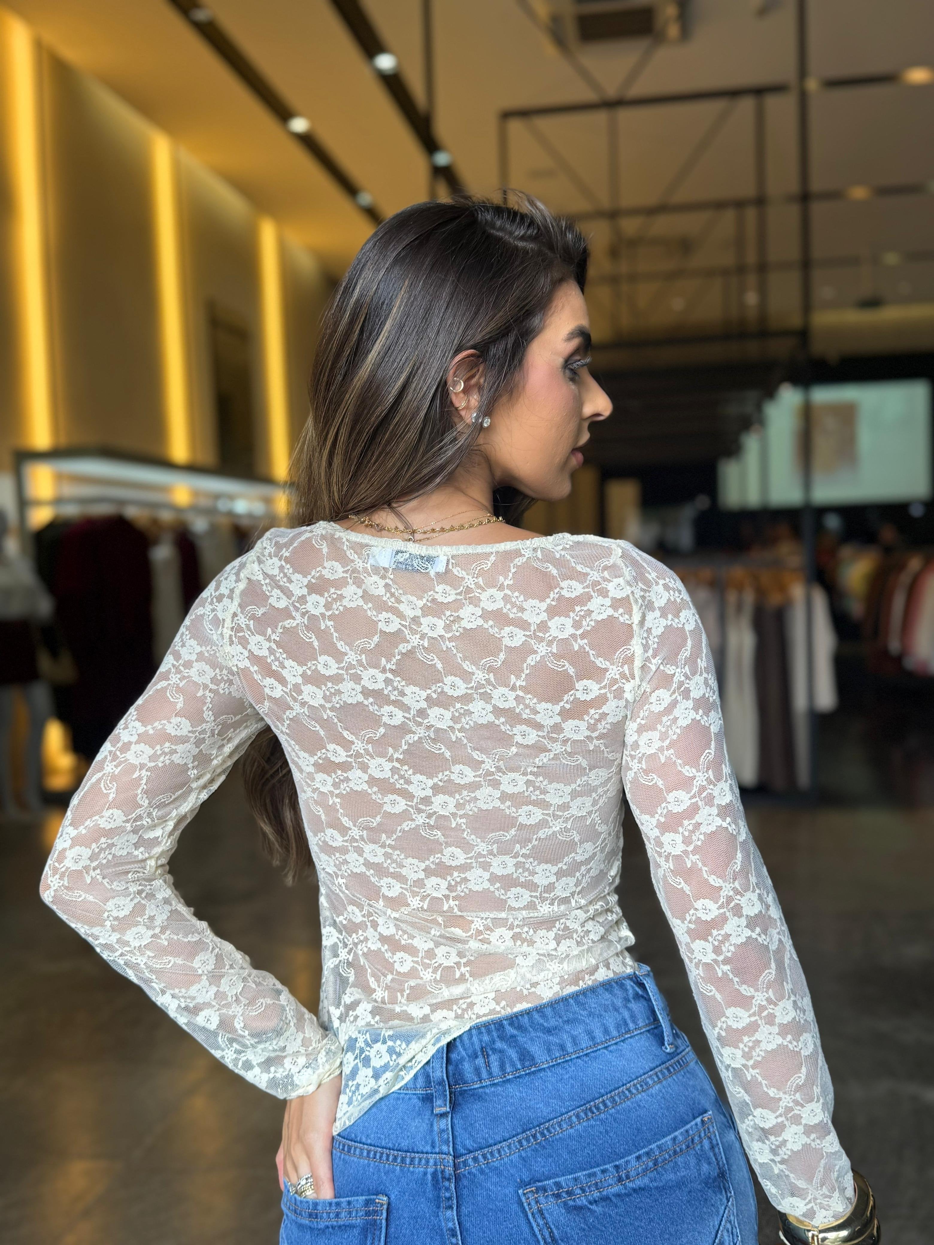 Blusa Renda Assimétrica