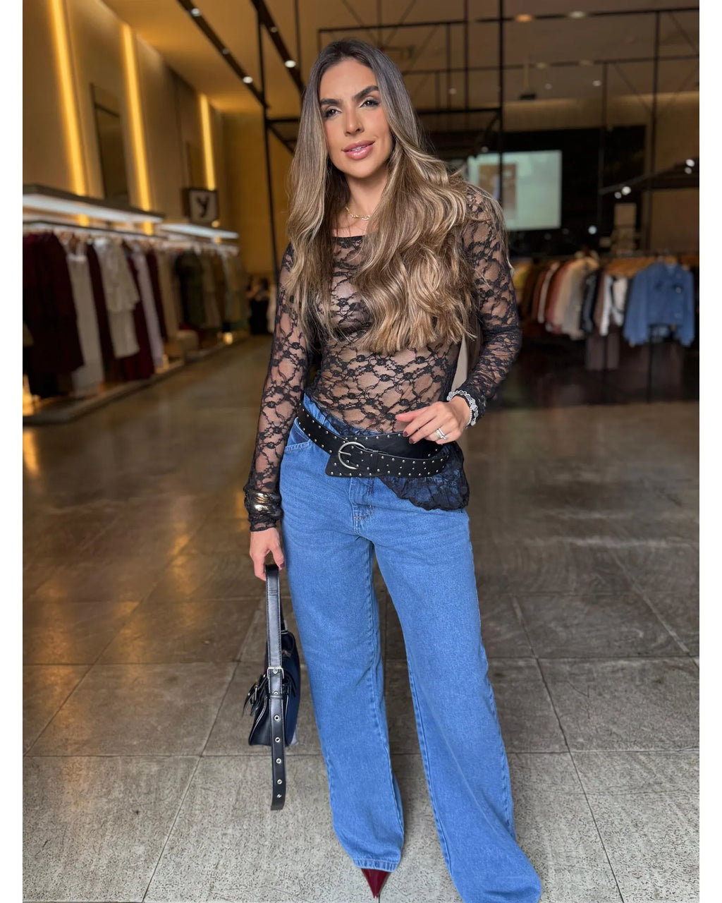 Blusa Renda Assimétrica