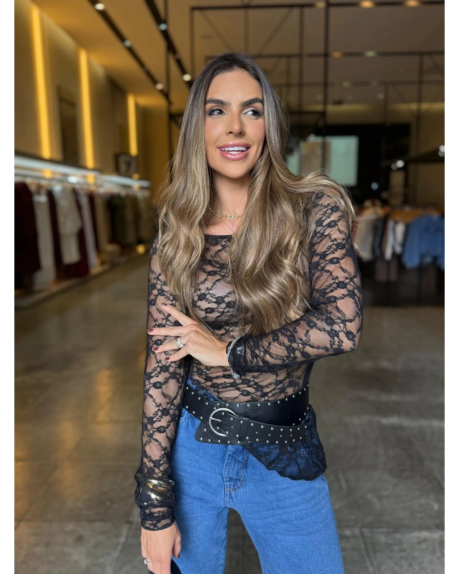 Blusa Renda Assimétrica