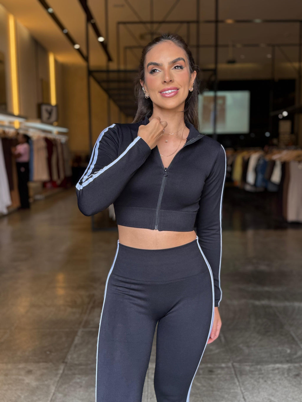 Conjunto Fitness Cropped Manga Longa e Calça Listras