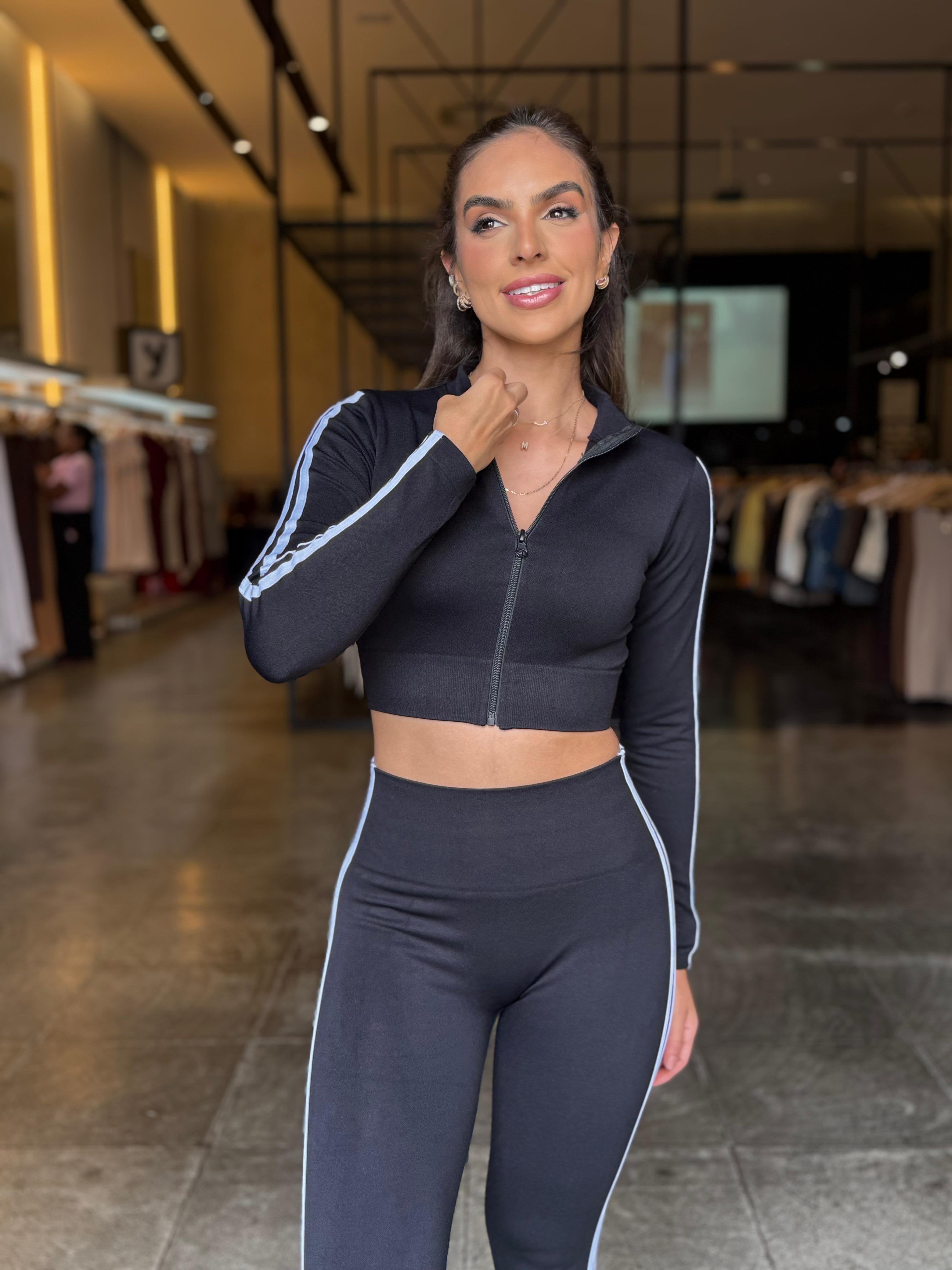 Conjunto Fitness Cropped Manga Longa e Calça Listras