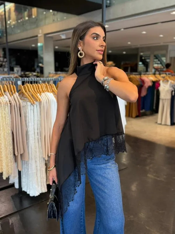 Blusa Assimétrica Detalhe Renda