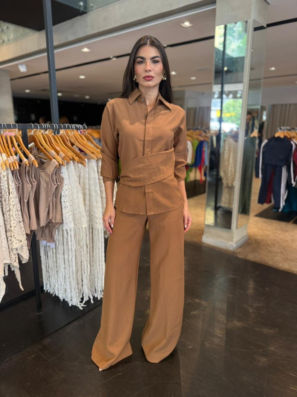 Conjunto Social Camisa Detalhe e Calça Pantalona - Bege Escuro