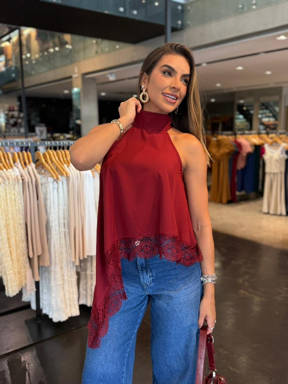 Blusa Assimétrica Detalhe Renda - Marsala