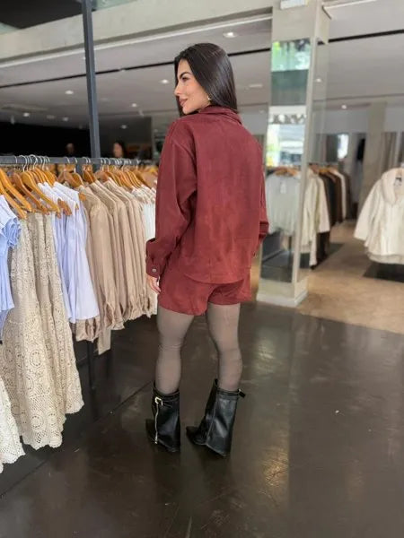 Conjunto Feminino Short e Camisa Suede