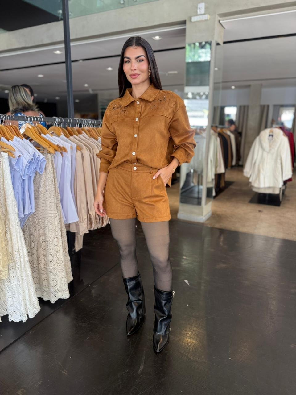 Conjunto Feminino Short e Camisa Suede