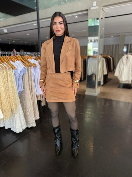 Conjunto Jaqueta e Saia Suede