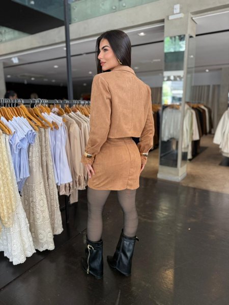 Conjunto Jaqueta e Saia Suede