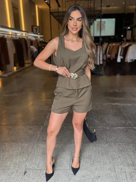 Conjunto Alfaiataria Short e Blusa com Cinto
