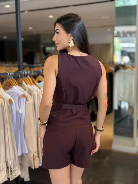 Conjunto Alfaiataria Short e Blusa com Cinto