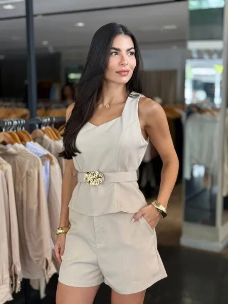Conjunto Alfaiataria Short e Blusa com Cinto