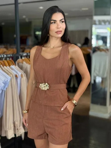 Conjunto Alfaiataria Short e Blusa com Cinto