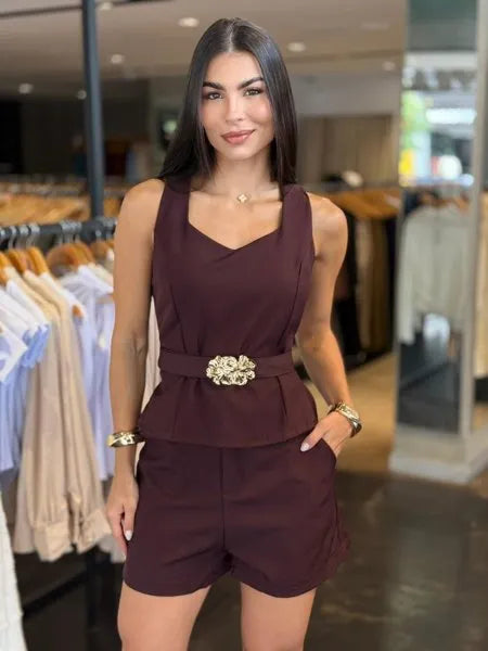 Conjunto Alfaiataria Short e Blusa com Cinto