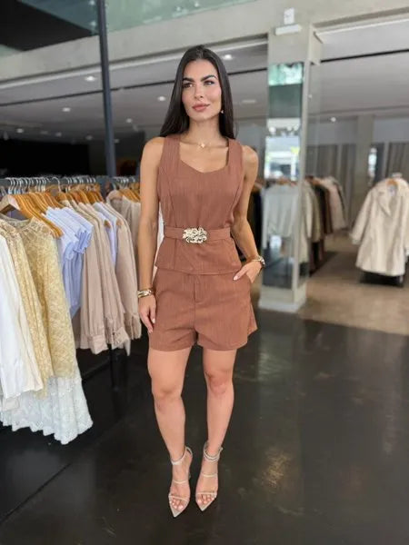 Conjunto Alfaiataria Short e Blusa com Cinto